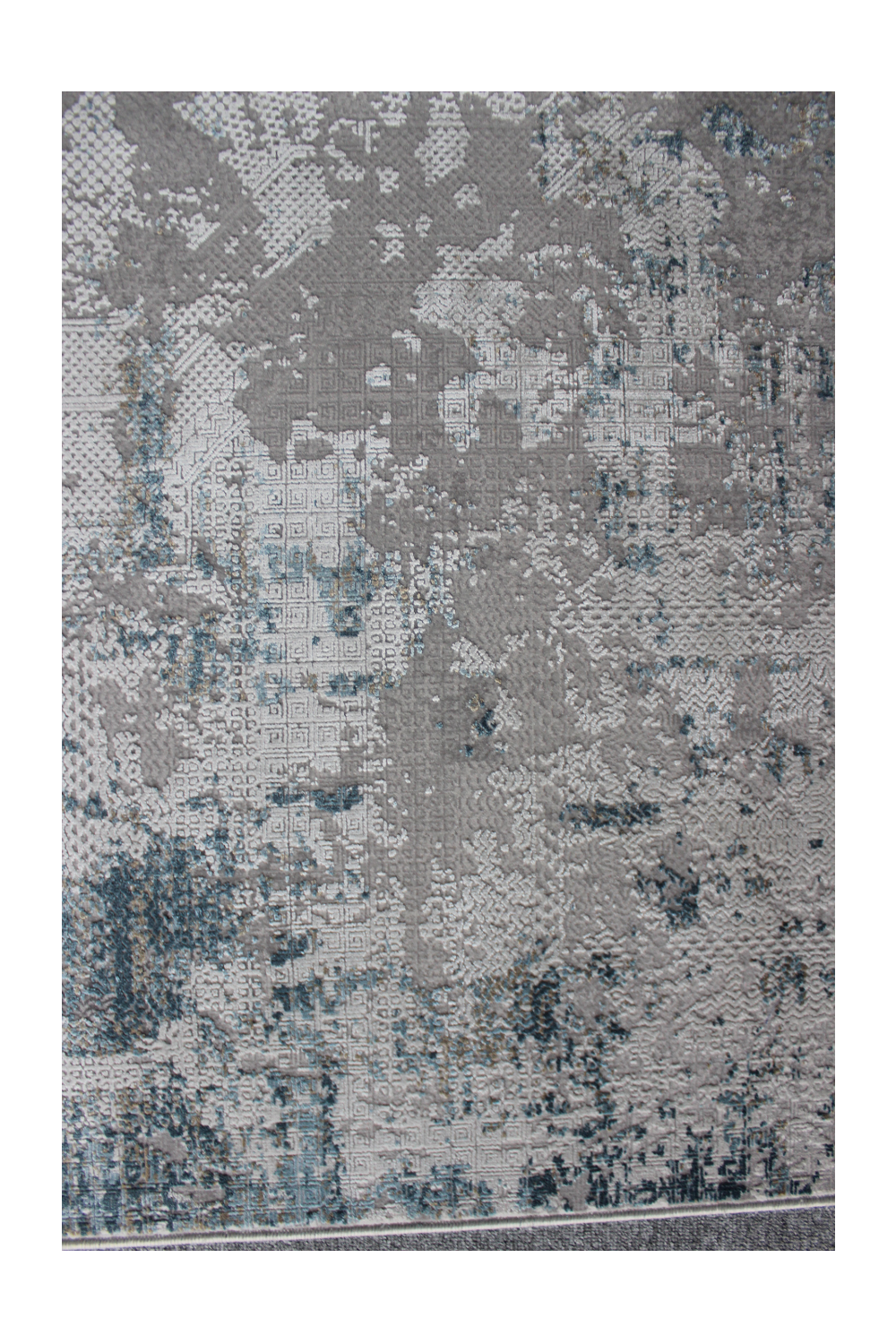 Contemporary Low Pile Rug | Andrew Martin Amira | Oroa.com