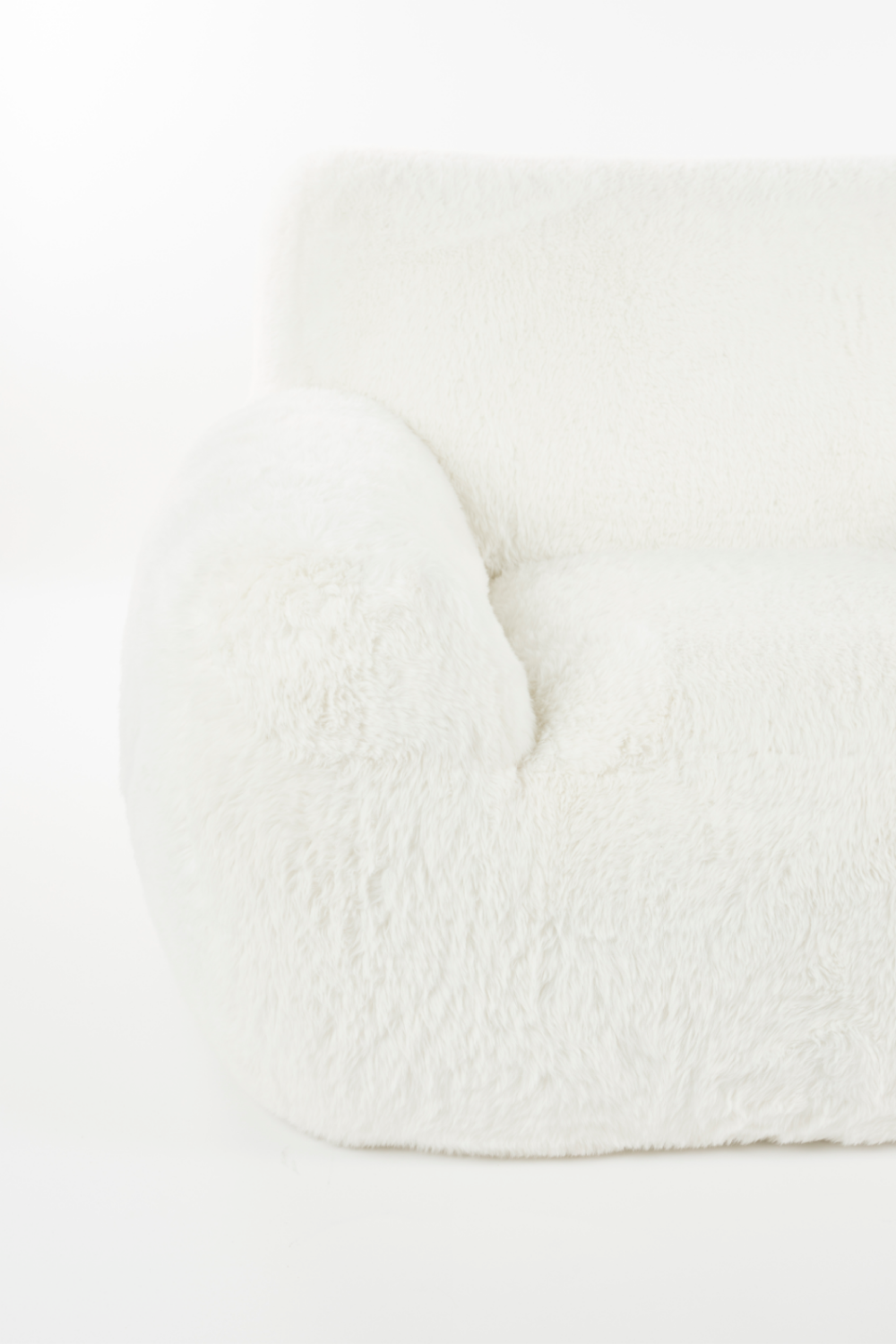 White Chunky Lounge Chair | Bold Monkey Cuddle the Yeti | OROA.com
