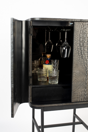 2-Door Mirrored Wine Cabinet | Bold Monkey Ava Morgana | Oroa.com