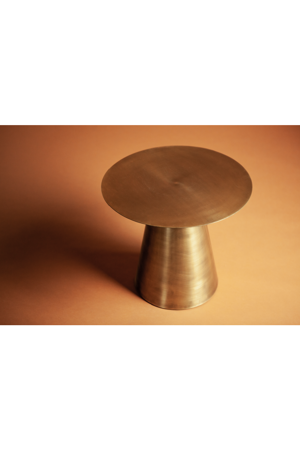 Brass Pedestal Side Table | By-Boo Mastic | Oroa.com