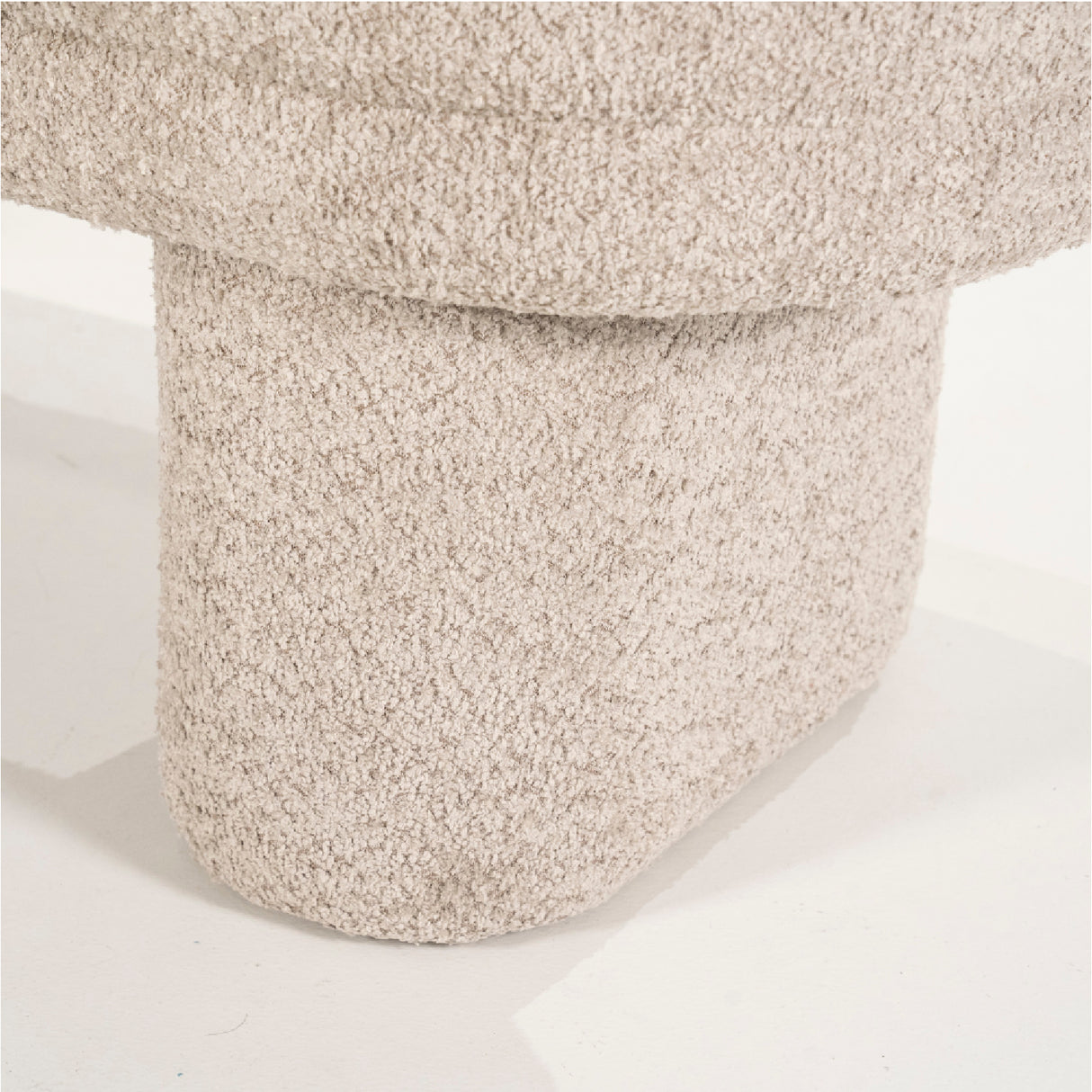   Upholstered Oval Bench | Oroa.com