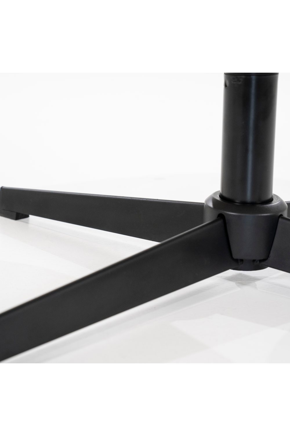 Modern Swivel Lounge Chair | By-Boo Derby | OROA.com