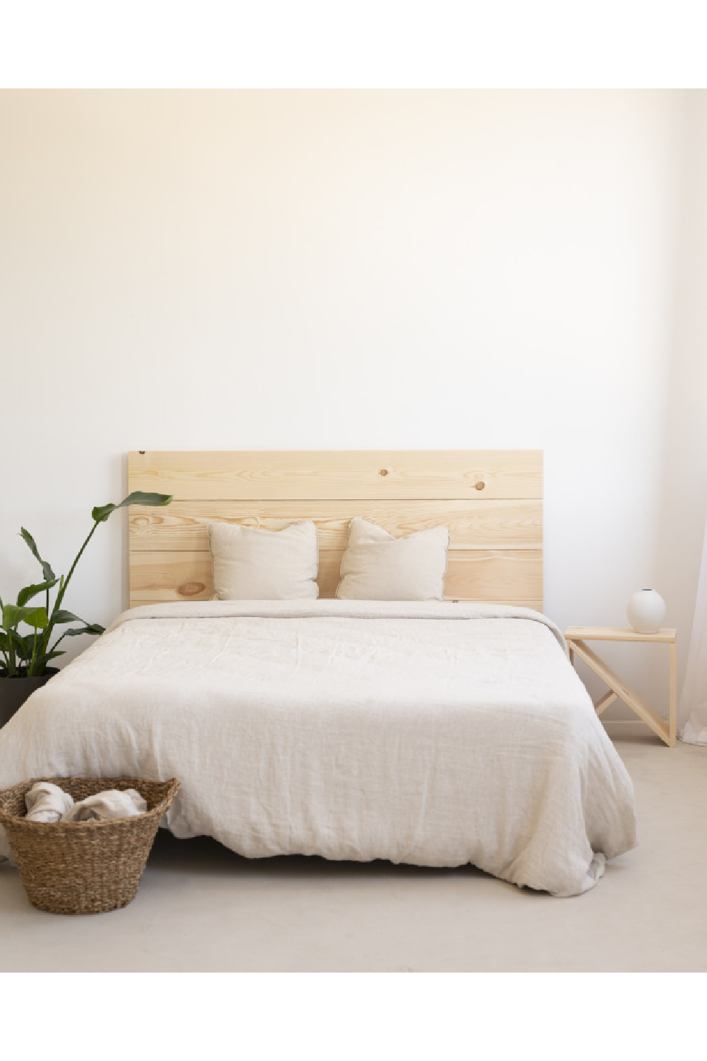 Straight-Cut Pine Wood Headboard | Decowood Flanders | Oroa.com