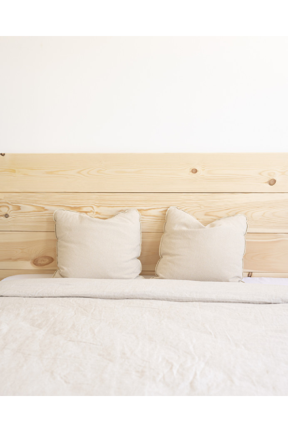 Straight-Cut Pine Wood Headboard | Decowood Flanders | Oroa.com