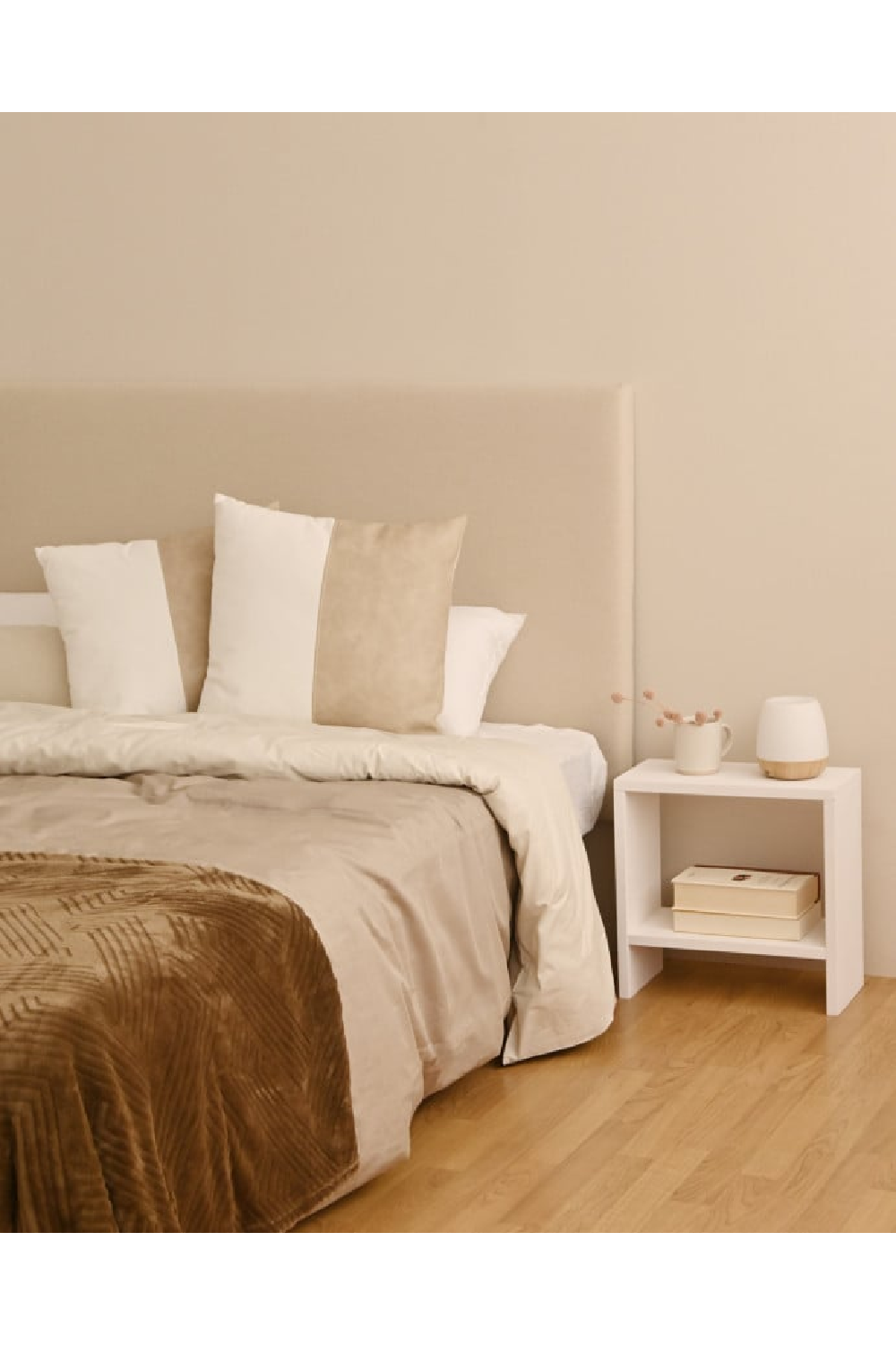 Minimalist Wooden Bedside Table | Decowood Meller | Oroa.com