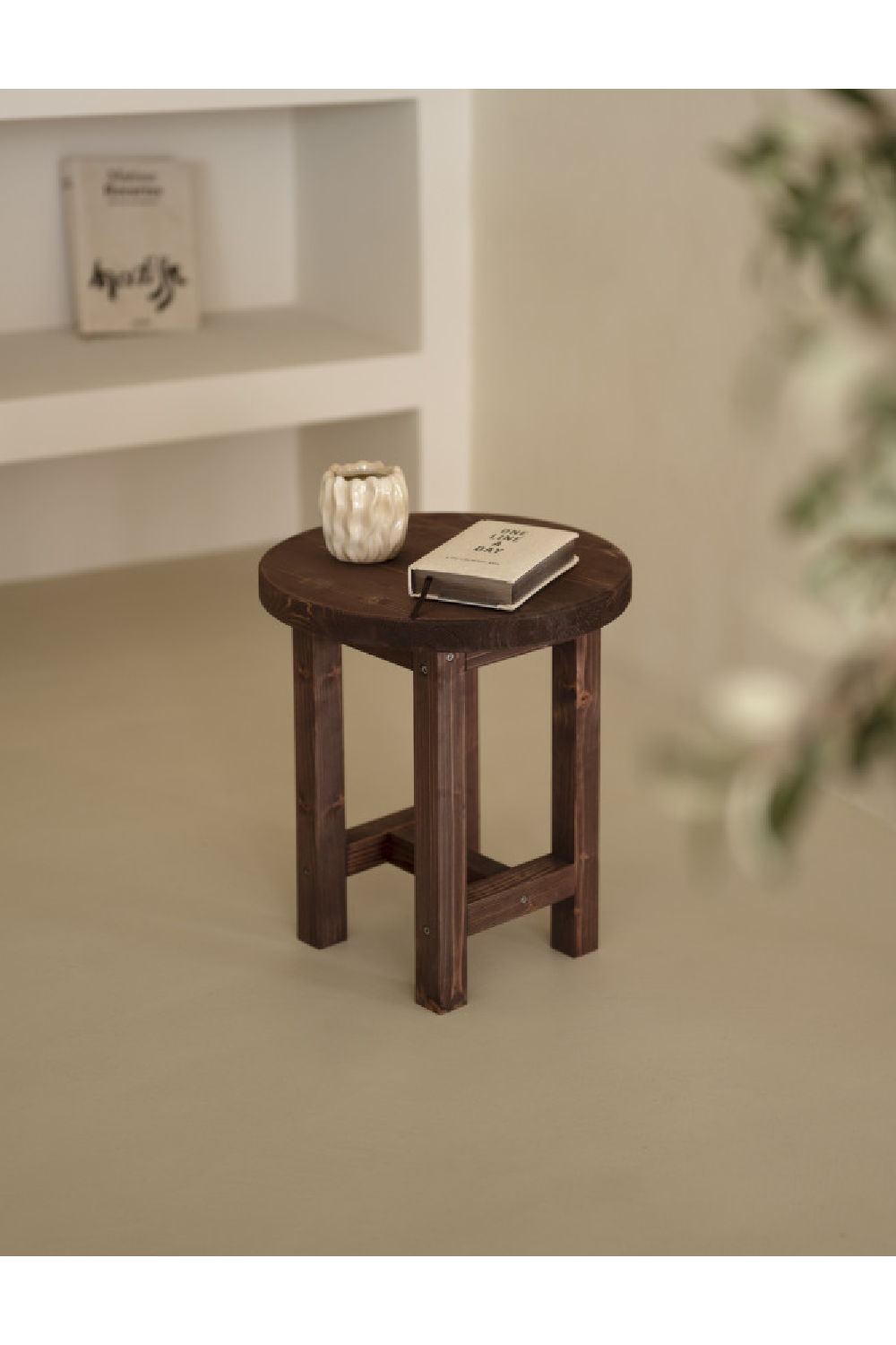 Round Wooden Bedside Table | Decowood Olivia | Oroa.com