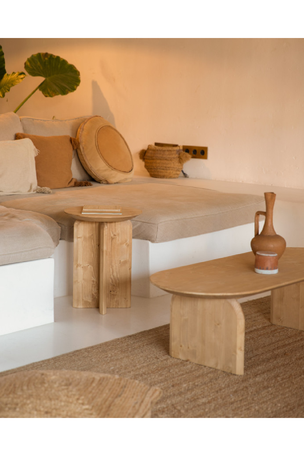 Round Solid Wood Side Table | Decowood Bloom | Oroa.com