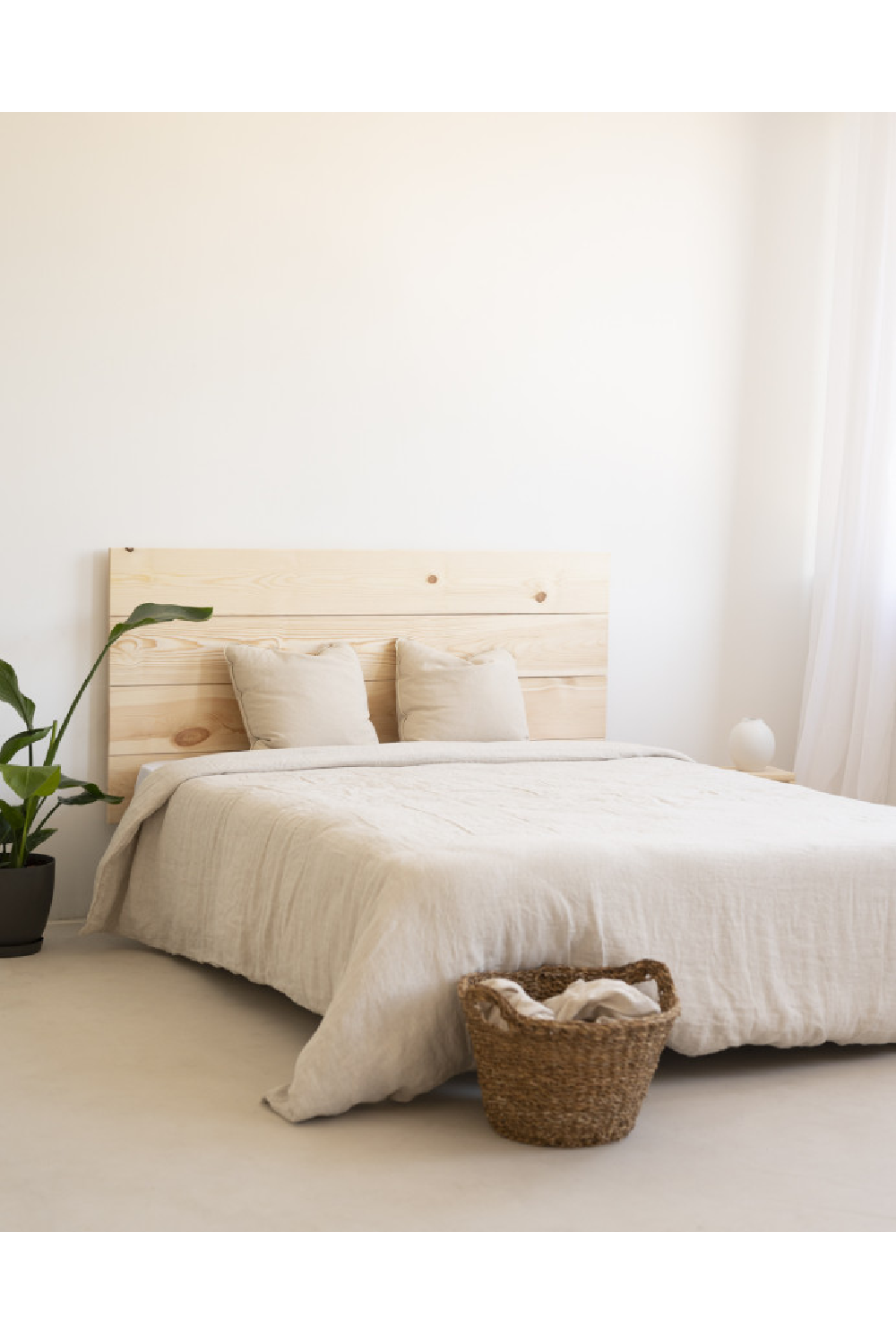 Wooden Headboard and Nordic Bedside Table | Decowood Flandes + Stoke | Oroa.com