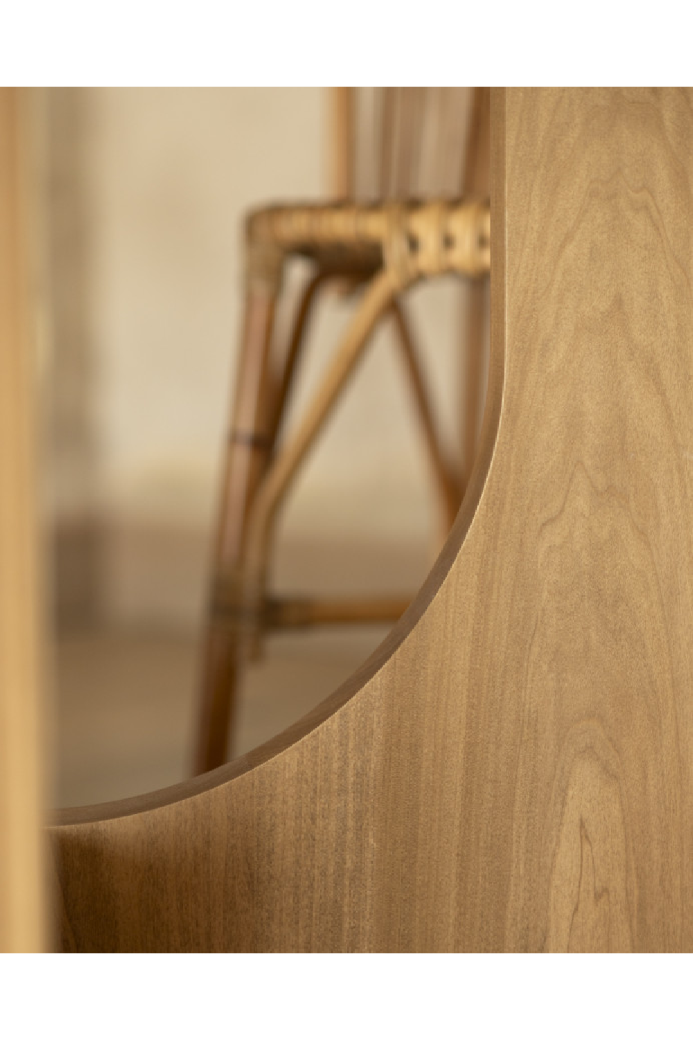 Varnished Poplar Round Dining Table | Decowood Lua | Oroa.com