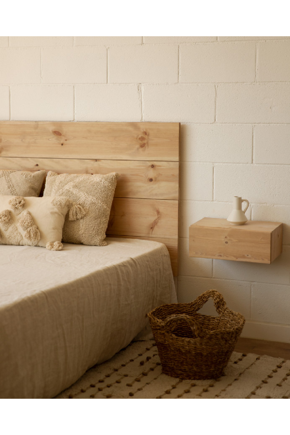 Wooden Headboard and Floating Table | Decowood Flandes + Ingrid | Oroa.com