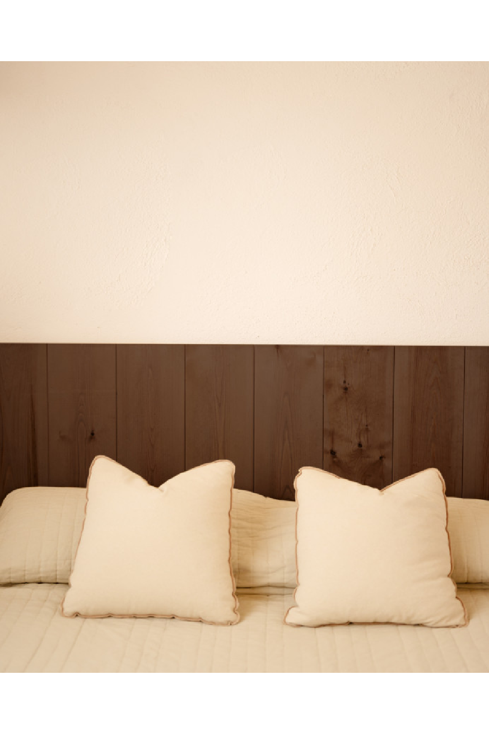 Wooden Headboard and Nordic Bedside Table | Decowood Flandes + Stoke | Oroa.com