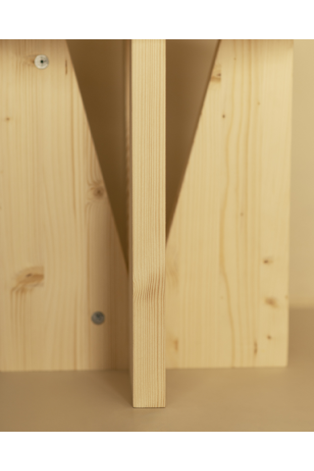 Round Nordic Nightstand | Decowood Vega | OROA.com