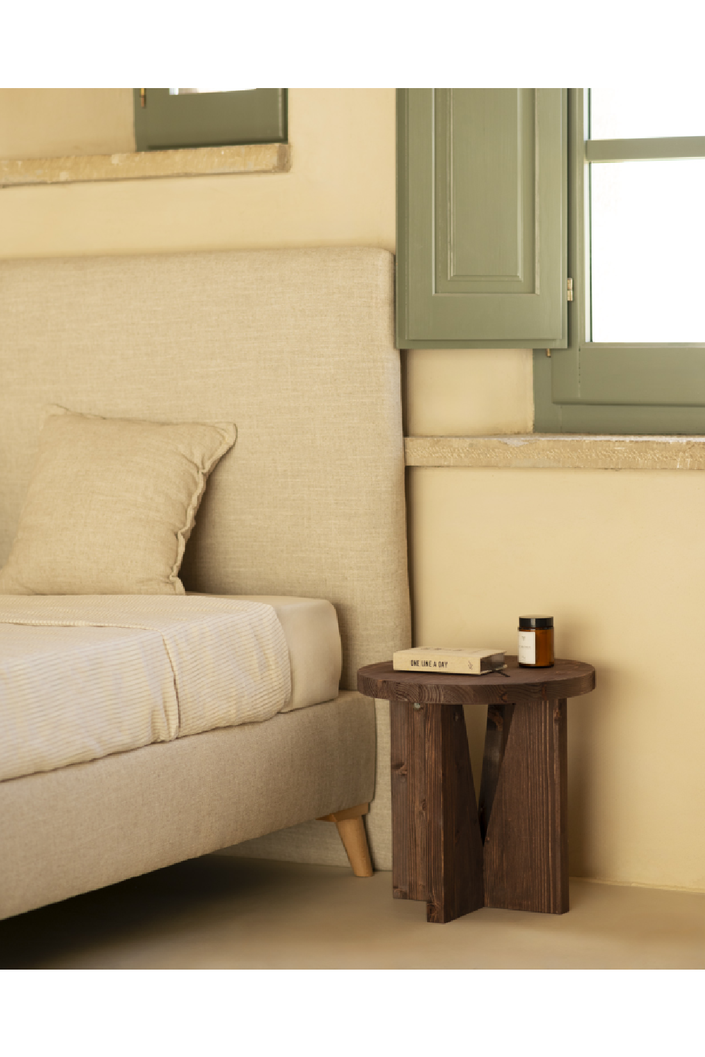 Round Nordic Nightstand | Decowood Vega | OROA.com