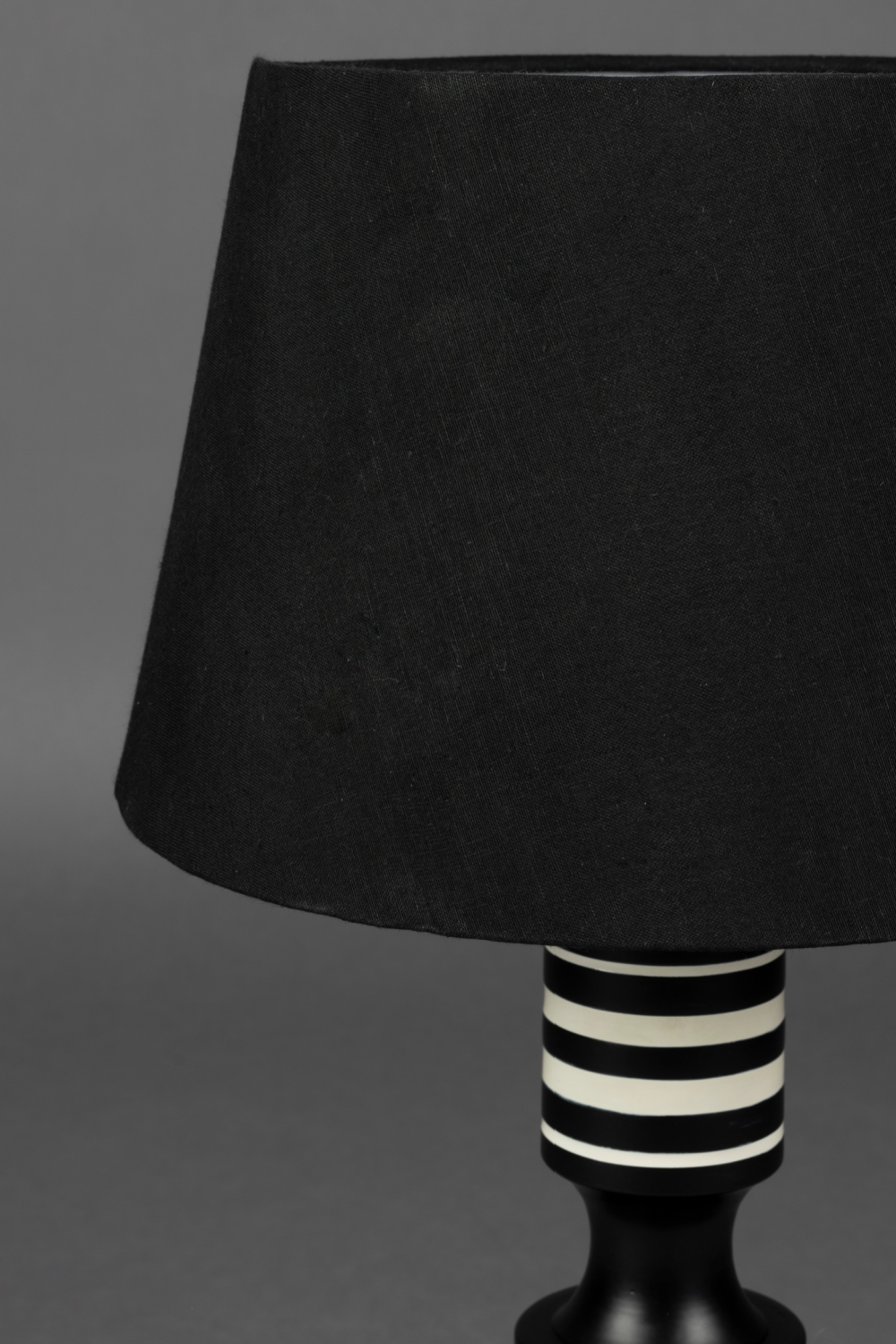 Black Linen Table Lamp | Dutchbone Virgil | Oroa.com