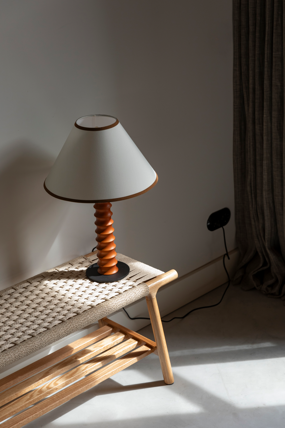 Ribbed Oak Table Lamp | Dutchbone Horace | Oroa.com