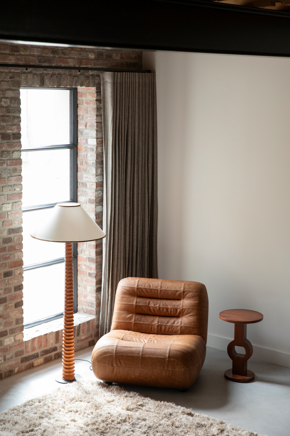 Ribbed Oak Floor Lamp | Dutchbone Horace | Oroa.com