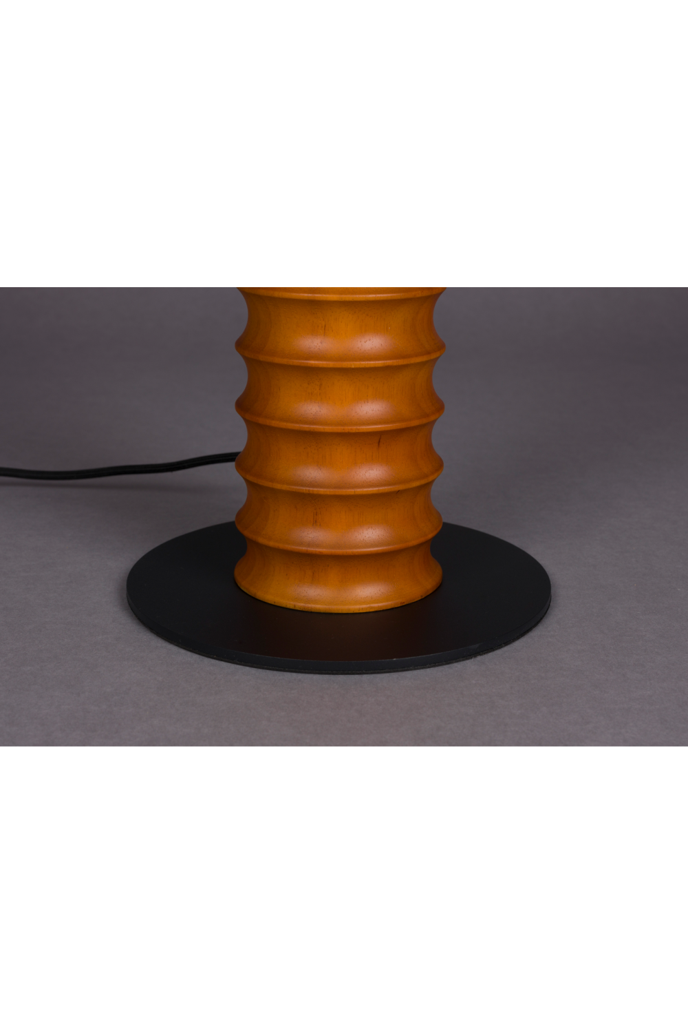 Ribbed Oak Floor Lamp | Dutchbone Horace | Oroa.com