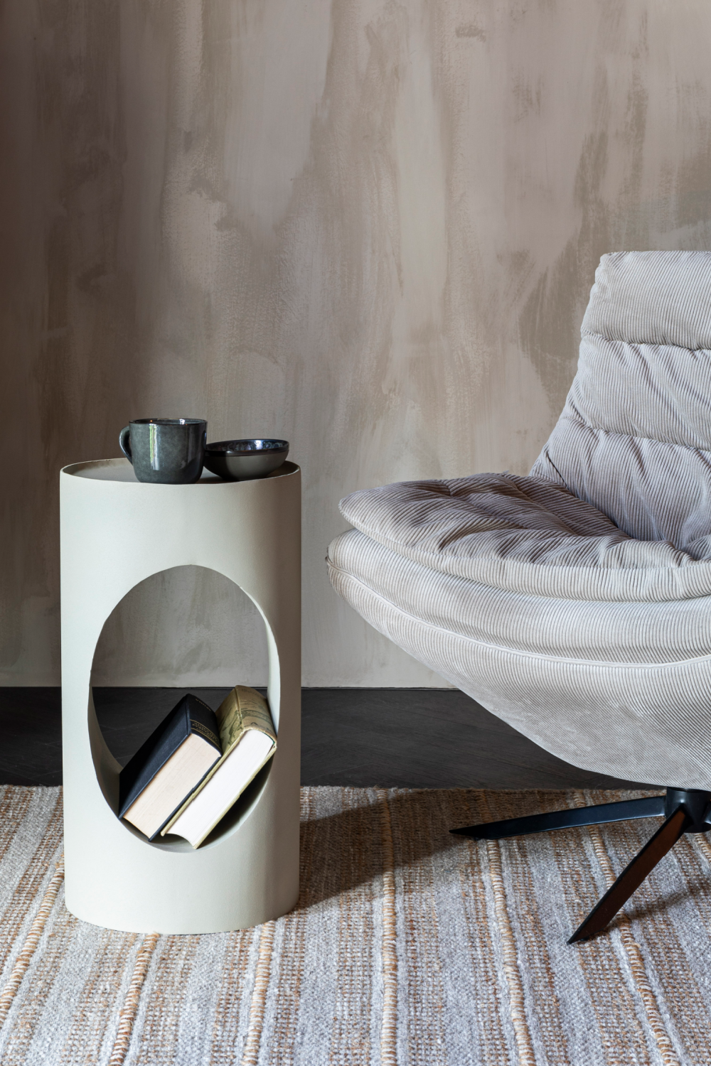 Modern Cylinder Side Table | Dutchbone Sai | OROA.com