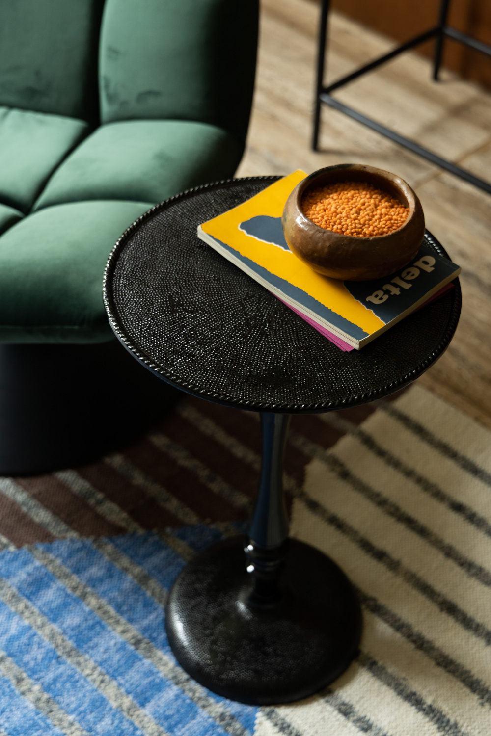 Black Pedestal Side Table | Dutchbone Odessa | OROA.com