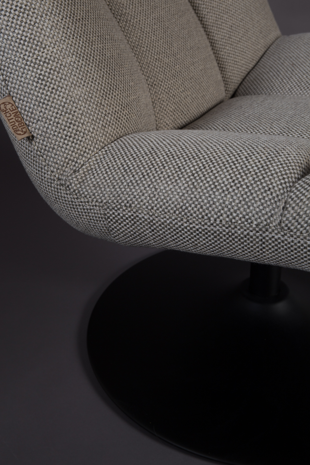 Pedestal Base Padded Lounge Chair | Dutchbone Bar | Oroa.com