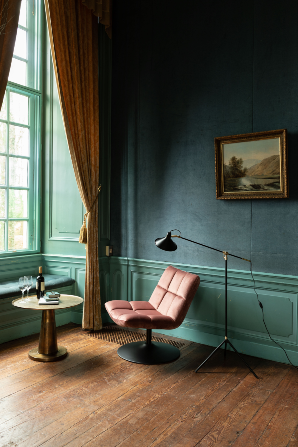 Velvet Pedestal Accent Chair | Dutchbone Bar | Oroa.com