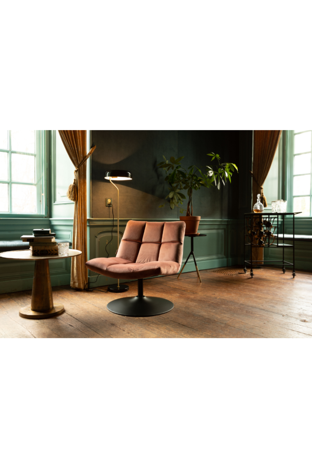 Velvet Pedestal Accent Chair | Dutchbone Bar | Oroa.com