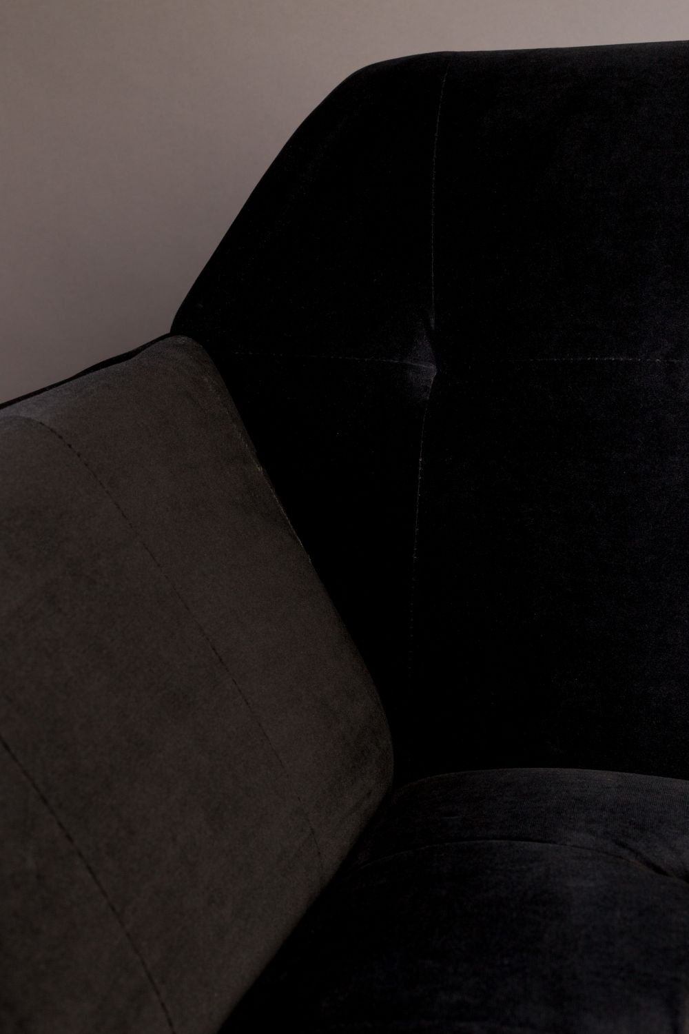 Black Velvet 2-Seater Sofa | Dutchbone Kate | DutchFurniture.com