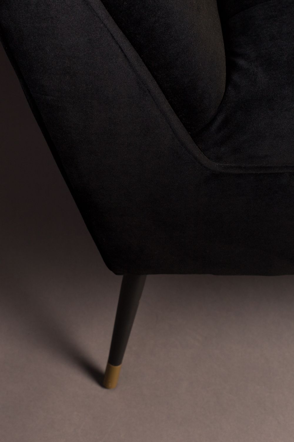 Black Velvet 2-Seater Sofa | Dutchbone Kate | DutchFurniture.com