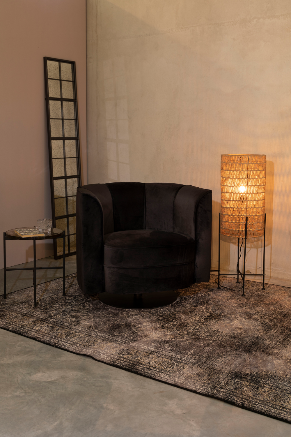 Cylindrical Jute Floor Lamp | Dutchbone Kari | OROA.com