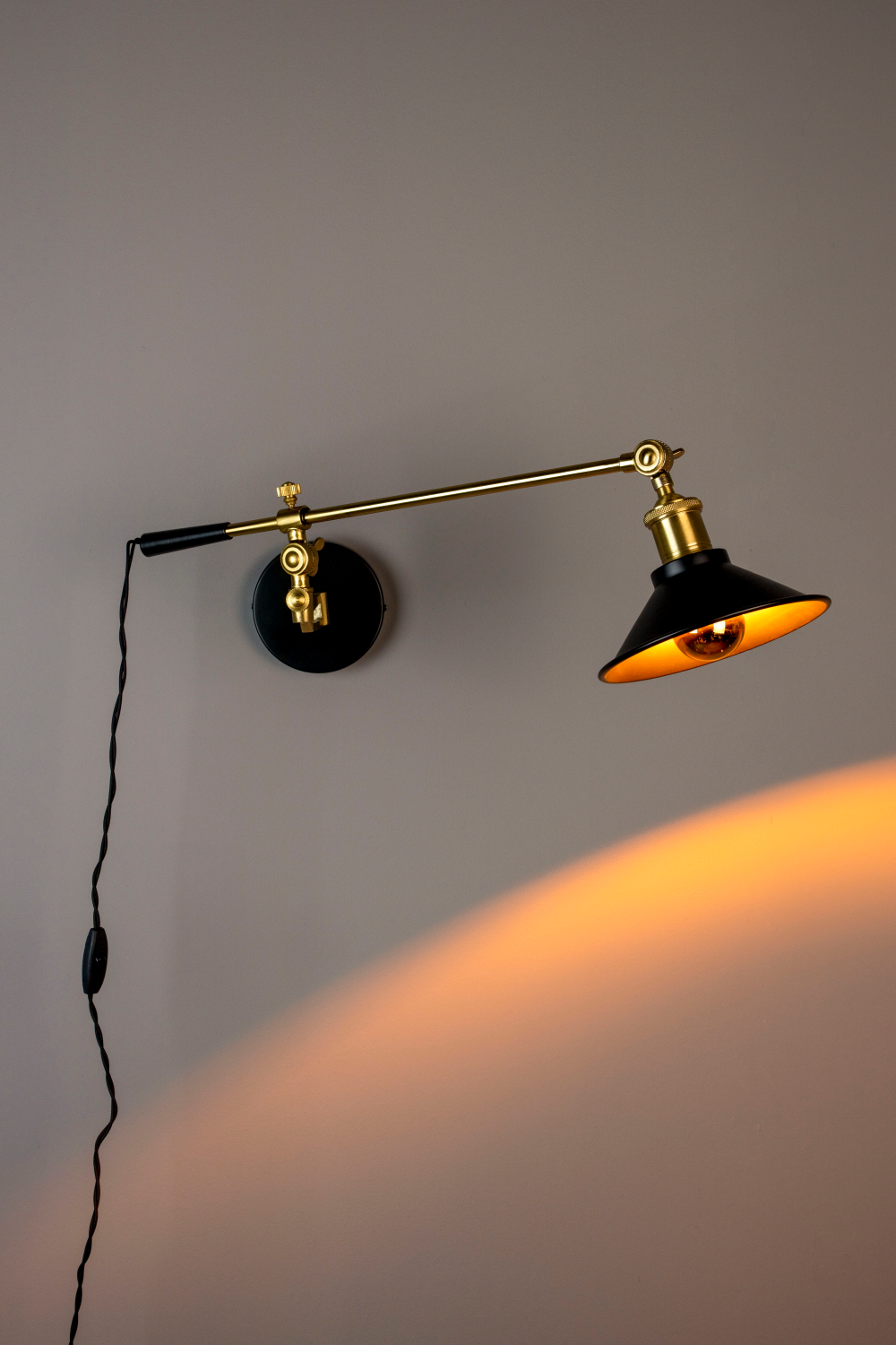 Modern Classic Wall Lamp | Dutchbone Penelope | OROA.com