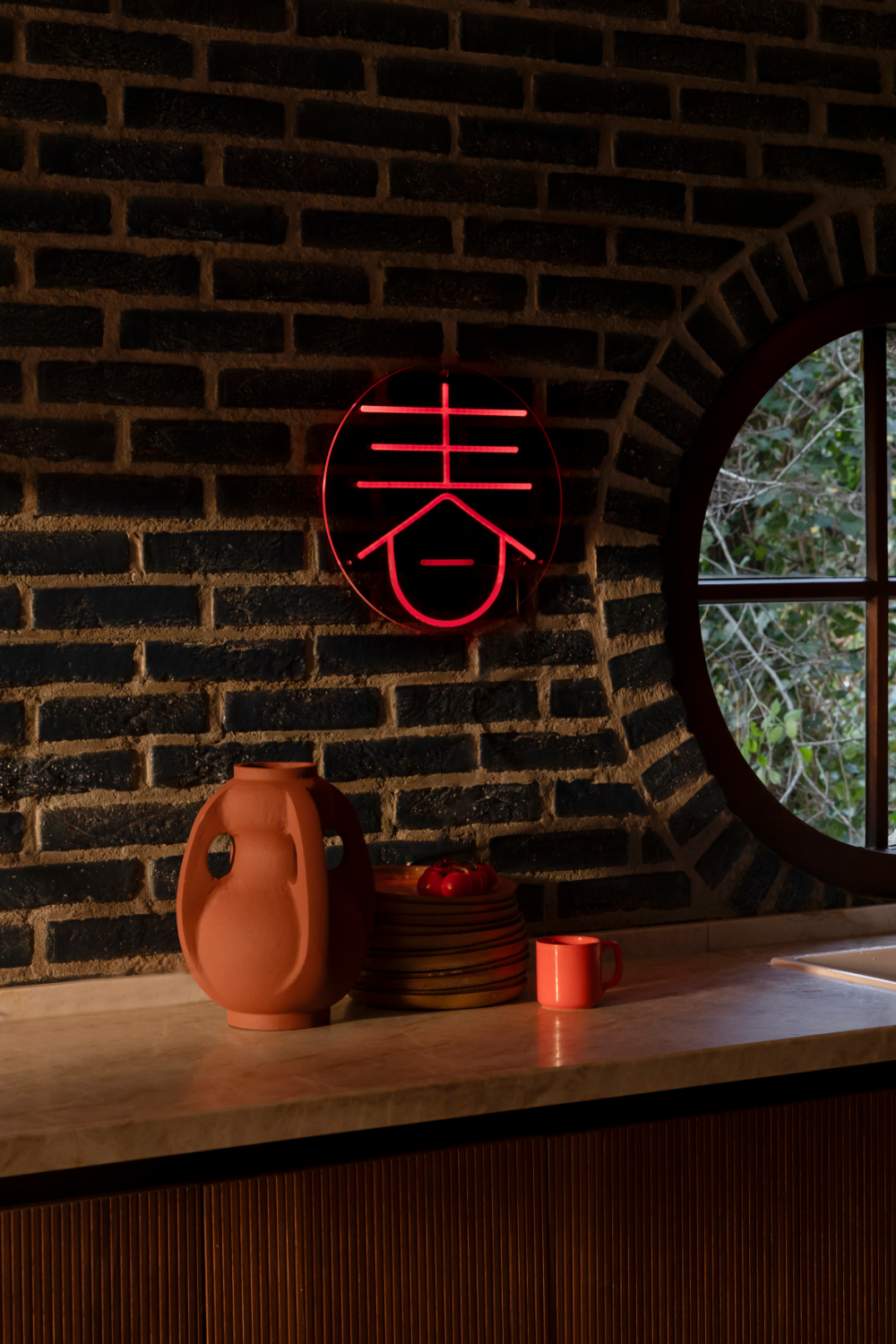 Red Aluminum Vase M | Dutchbone Thiago | OROA.com