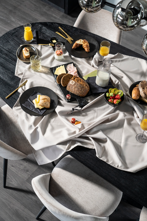 Mango Wood Pedestal Dining Table S | Eleonora Aron | OROA.com