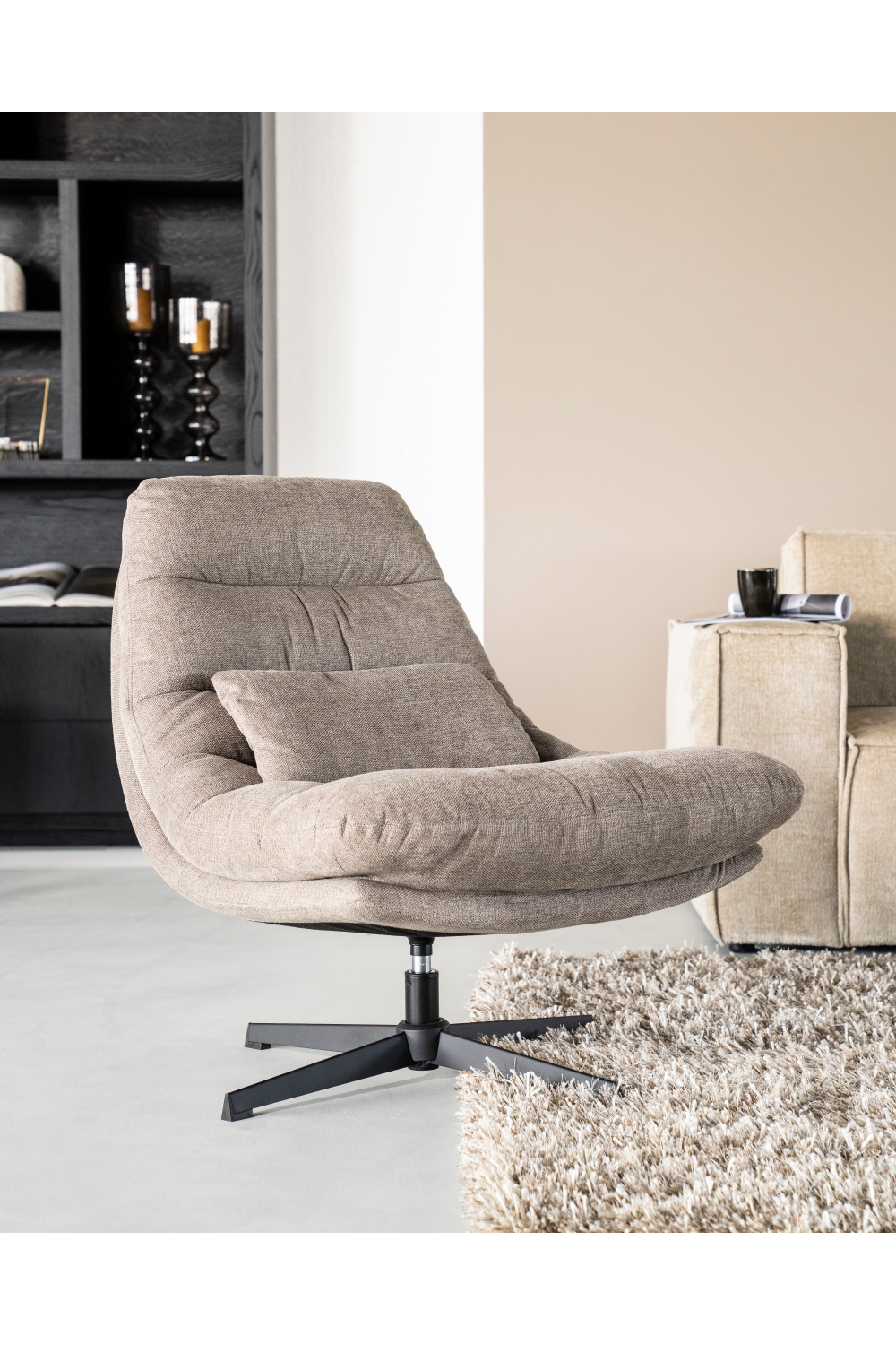 Modern Swivel Lounge Chair | Eleonora Cooper  | OROA.com