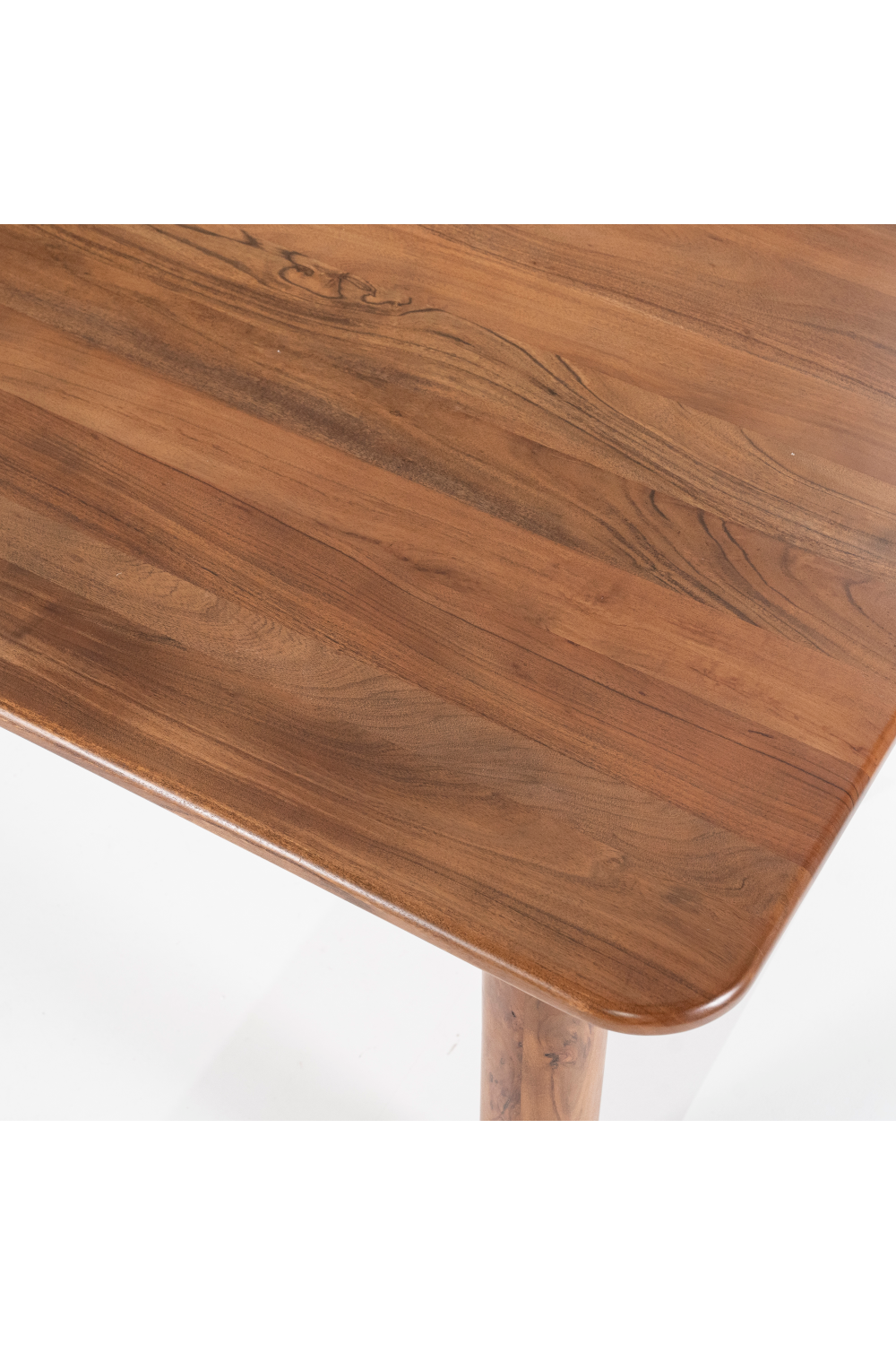Acacia Farmhouse Dining Table | Eleonora Julian | OROA.com
