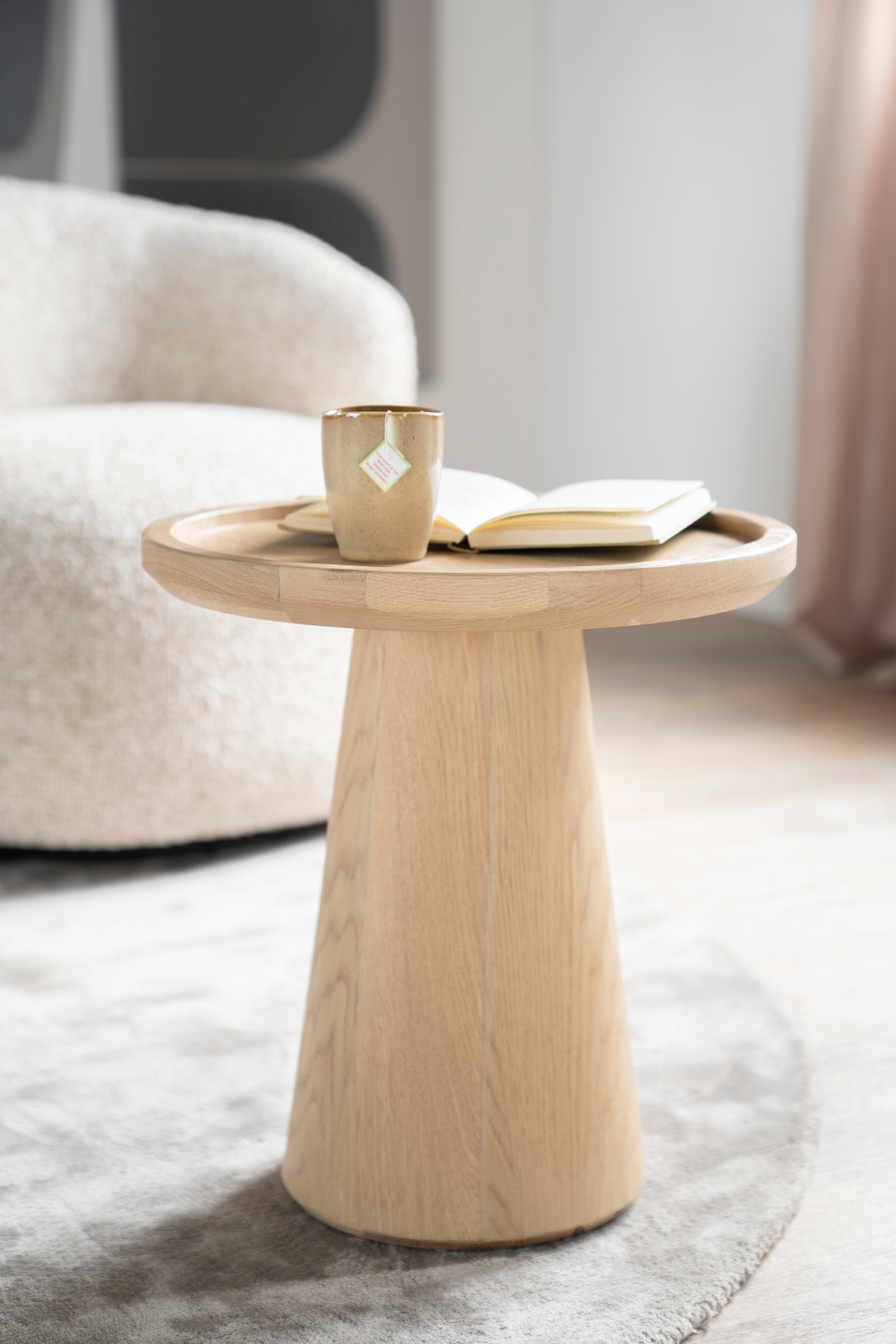 Lacquered Oak Pedestal Side Table | Eleonora Leia | OROA.com
