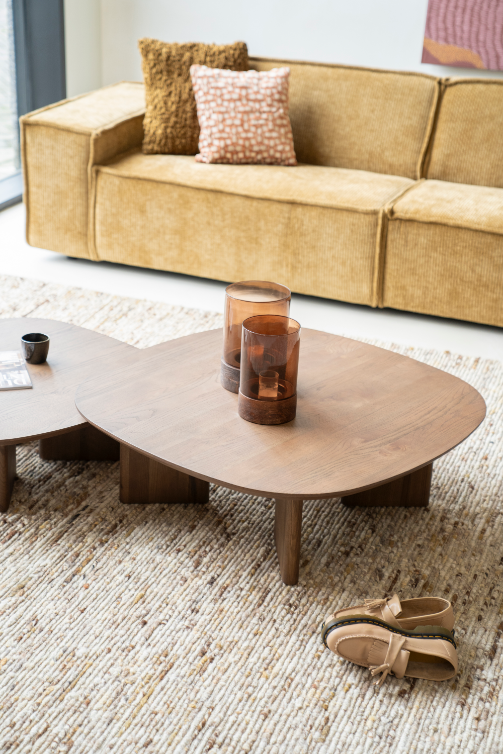 Brown Varnished Oak Coffee Table | Eleonora Stef | OROA.com