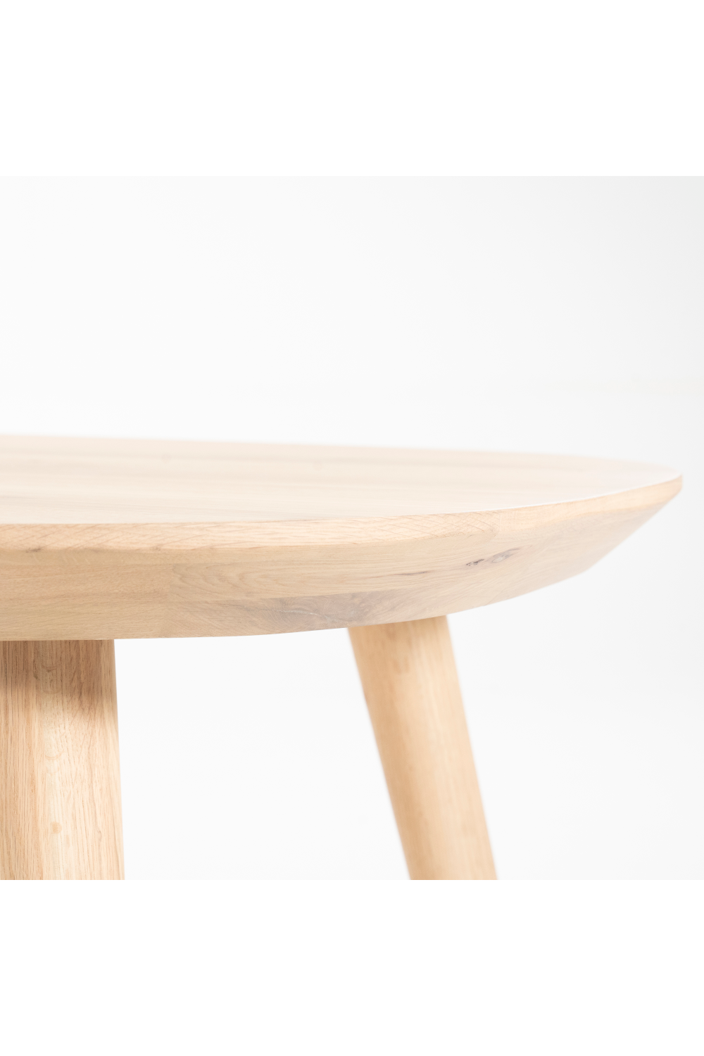 Lacquered Oak Dining Table S | Eleonora Elijah | OROA.com
