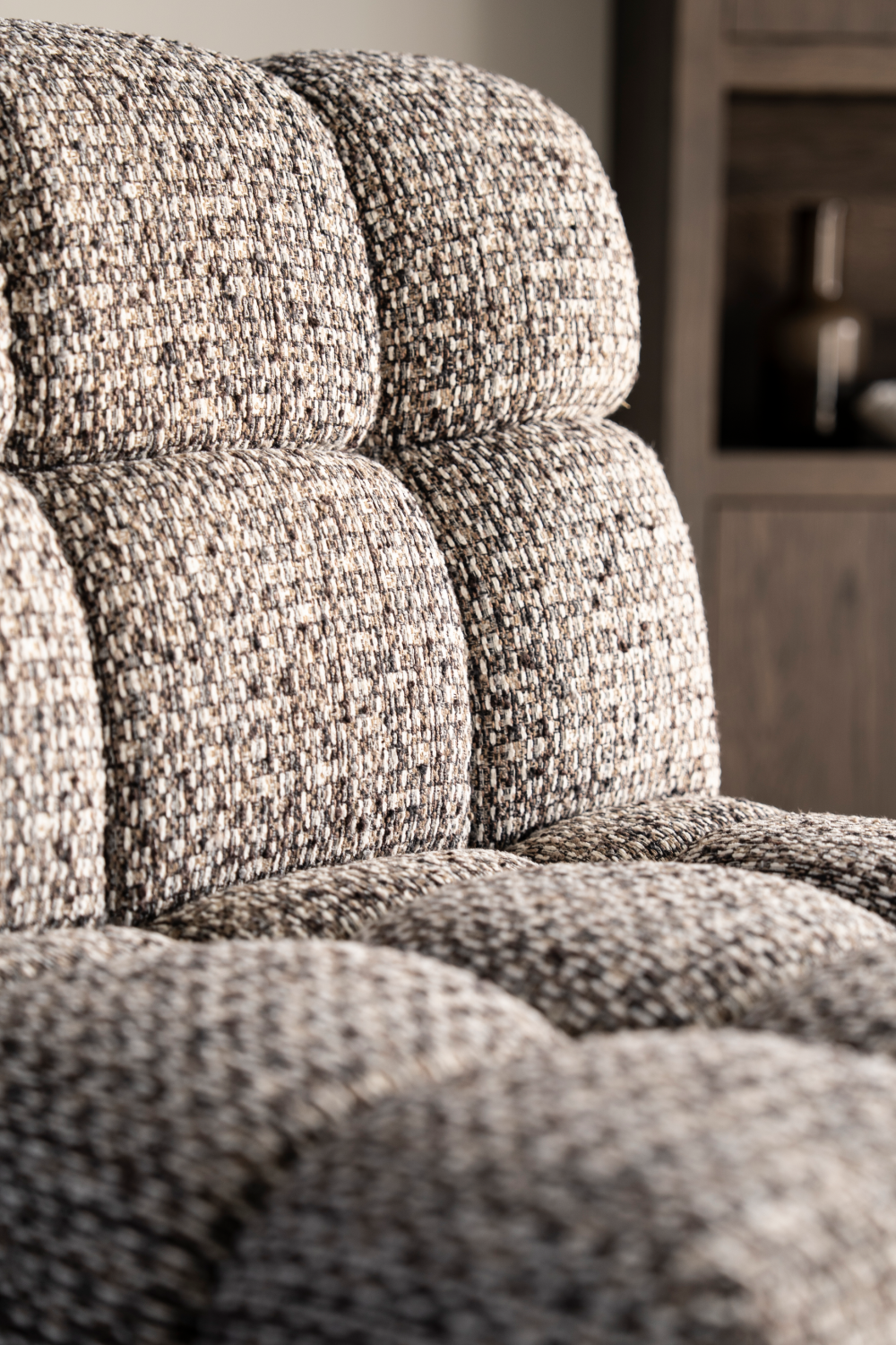 Round Base Tufted Lounge Chair | Eleonora Fenna | Oroa.com