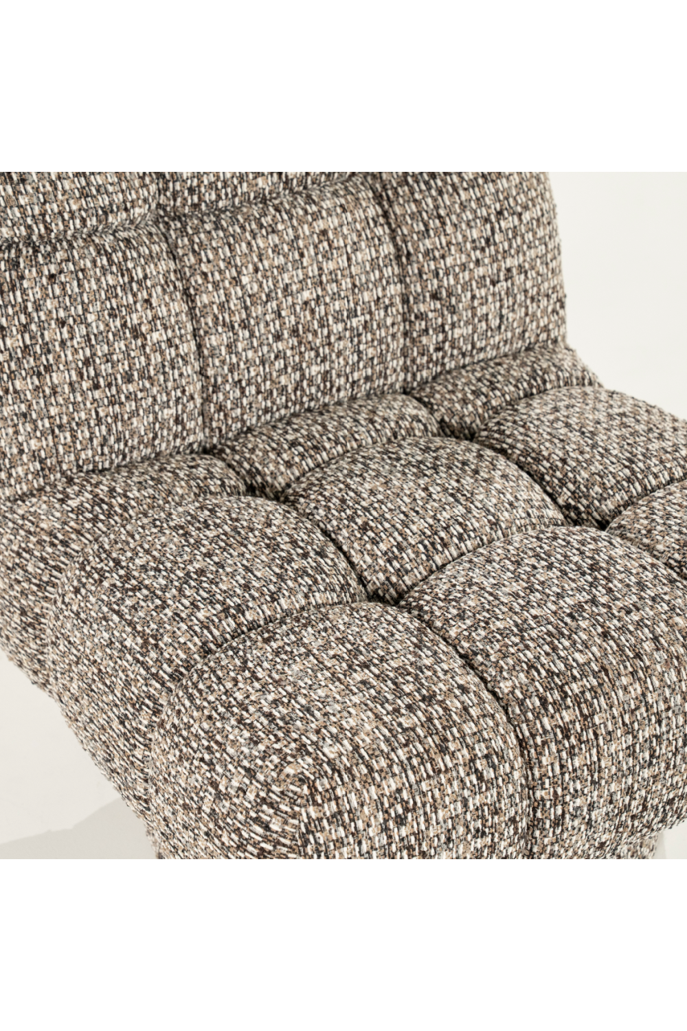 Round Base Tufted Lounge Chair | Eleonora Fenna | Oroa.com