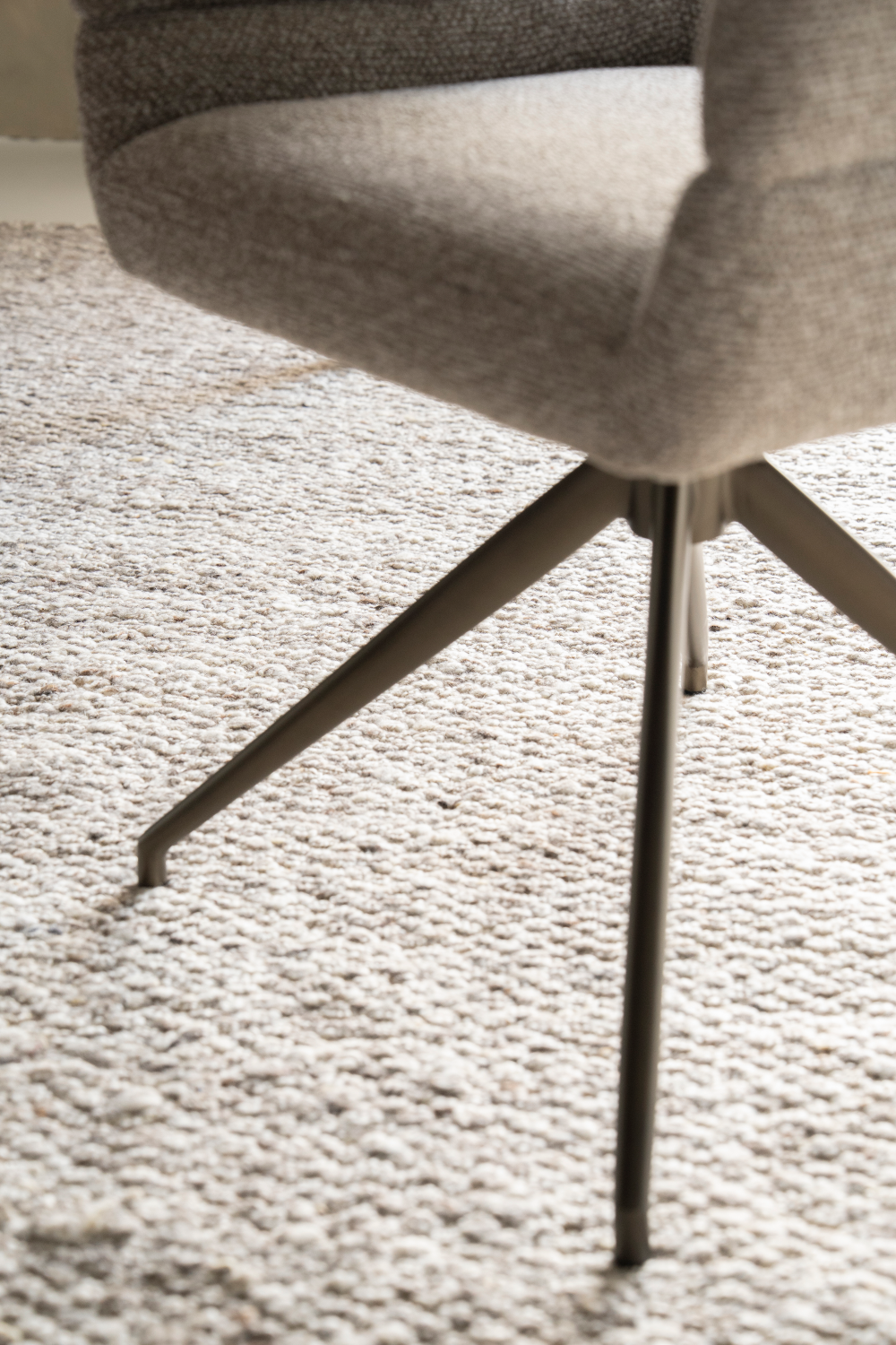 Open-Back Swivel Chair | Eleonora Hailey | Oroa.com