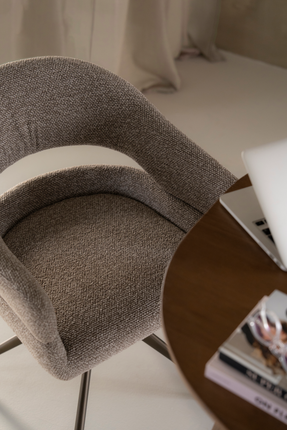 Open-Back Swivel Chair | Eleonora Hailey | Oroa.com