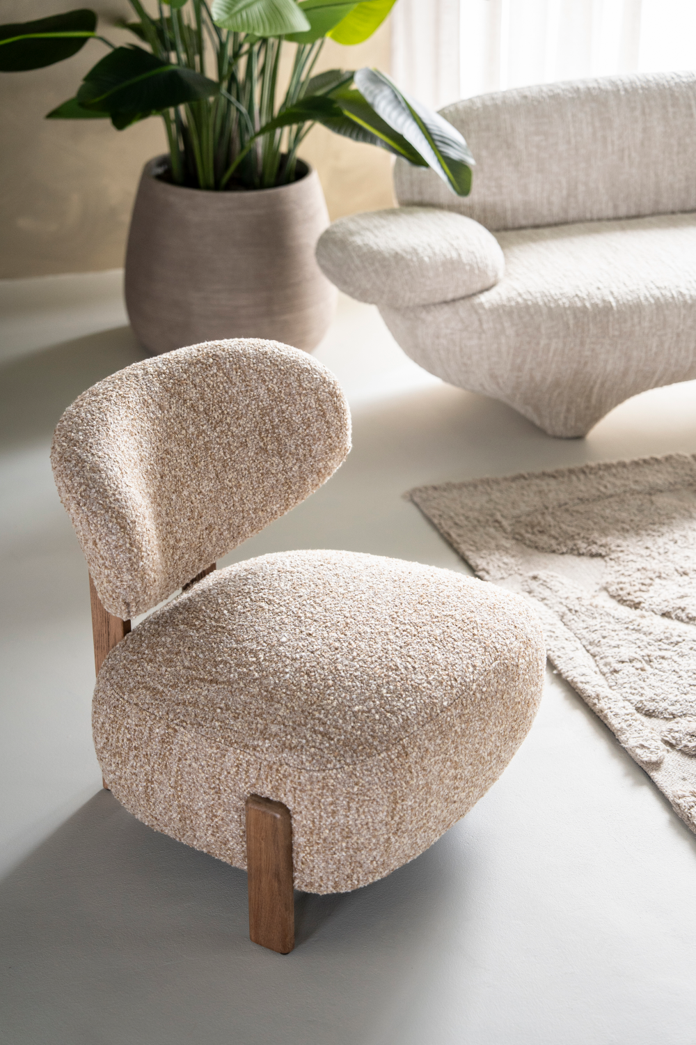 Chunky Cushioned Lounge Chair | Eleonora Reza | Oroa.com