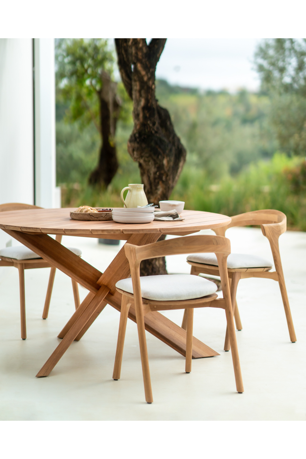 Solid Teak Outdoor Dining Table | Ethnicraft Circle | OROA.com