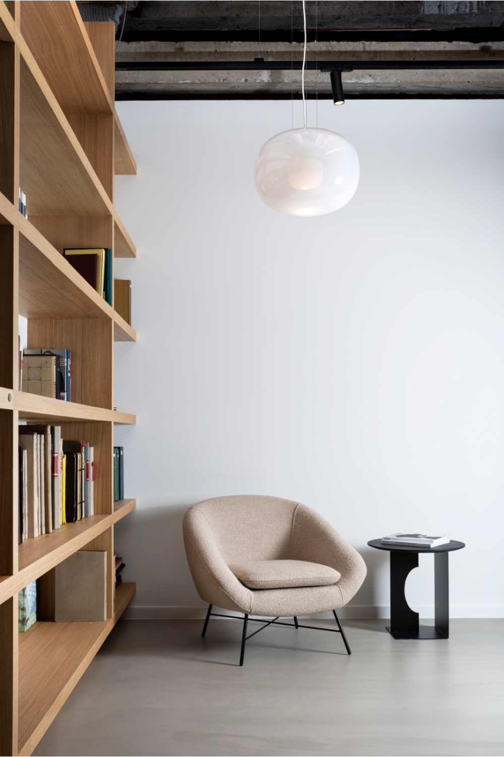 Vintage Style Lounge Chair | Ethnicraft Barrow