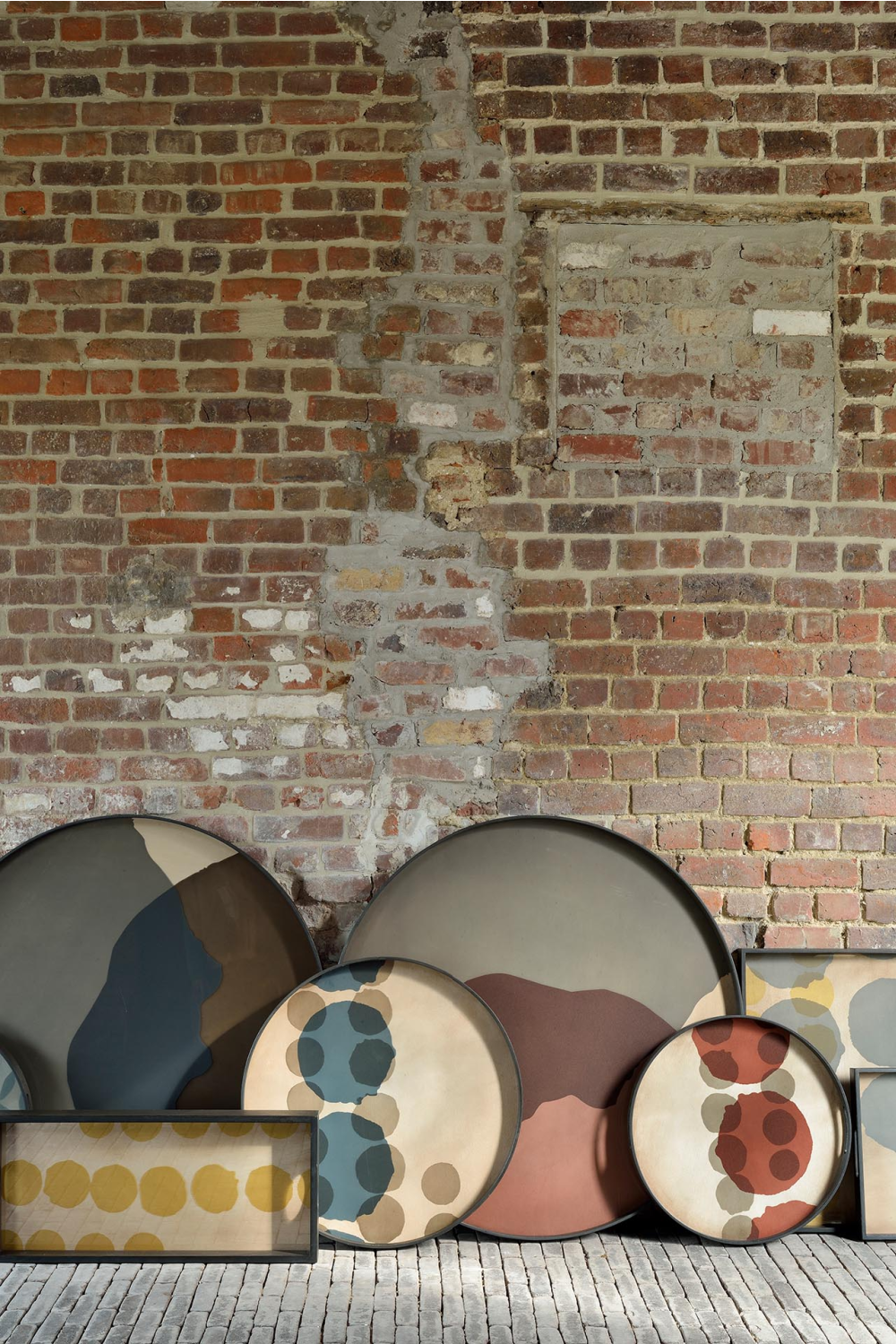 Printed Glass Round Tray | Ethnicraft Dots | Oroa.com