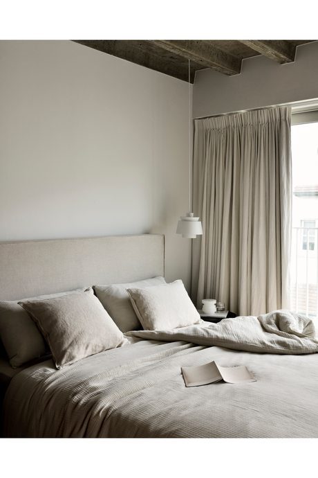   Modern Minimalist Linen Queen Bed | Oroa.com