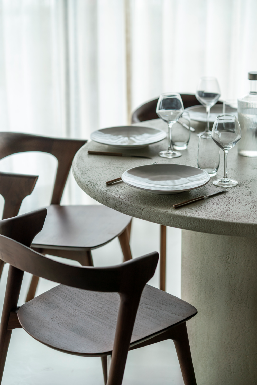 Round Pedestal Dining Table | Ethnicraft Elements | Oroa.com