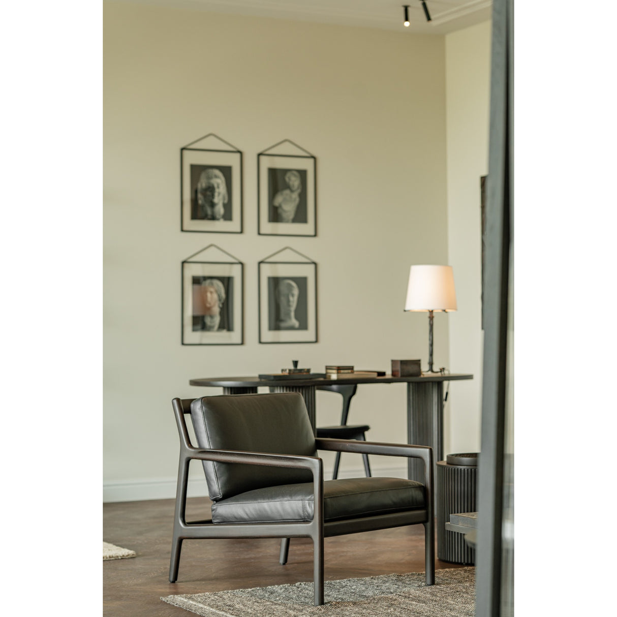   Brown Mahogany Lounge Chair | Oroa.com