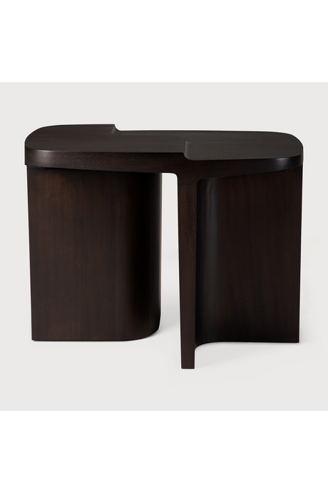 Carved Brown Mahogany Side Table | Ethnicraft Brutalist | Oroa.com
