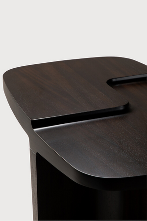 Carved Brown Mahogany Side Table | Ethnicraft Brutalist | Oroa.com